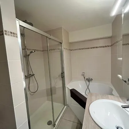 Beautiful 3-bedroom For 6 People With Front Sea View T28 *