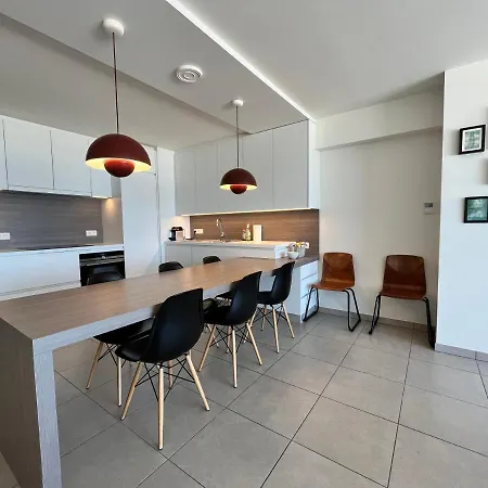 Beautiful 3-bedroom For 6 People With Front Sea View T28 * Ostend