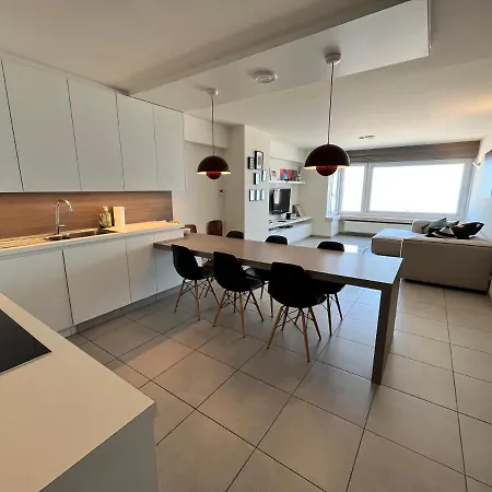 Apartment Beautiful 3-bedroom For 6 People With Front Sea View T28