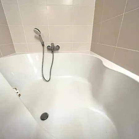 Beautiful 3-bedroom For 6 People With Front Sea View T28 * Ostend