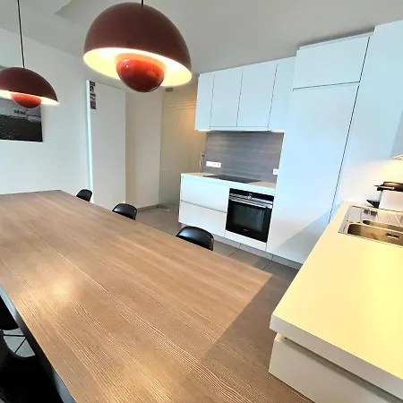 Apartment Beautiful 3-bedroom For 6 People With Front Sea View T28 Ostend