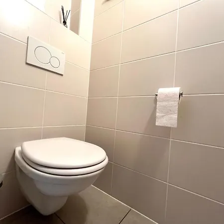 Apartment Beautiful 3-bedroom For 6 People With Front Sea View T28
