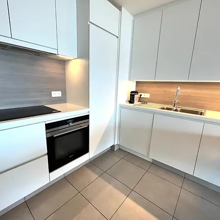 Apartment Beautiful 3-bedroom For 6 People With Front Sea View T28