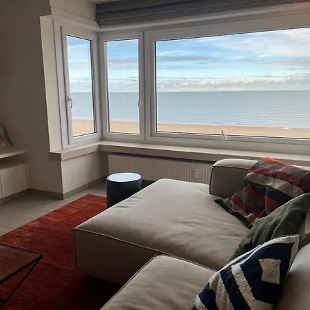 Beautiful 3-bedroom For 6 People With Front Sea View T28 Apartment Ostend